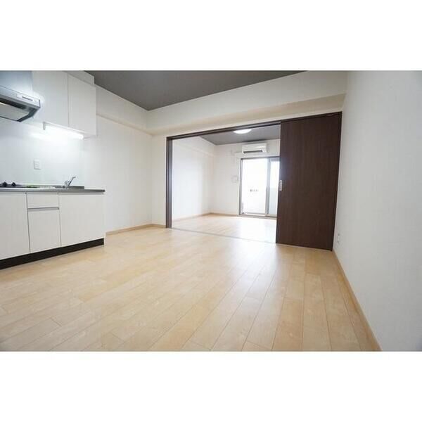 SK RESIDENCESなんば桜川EAST 室内写真1