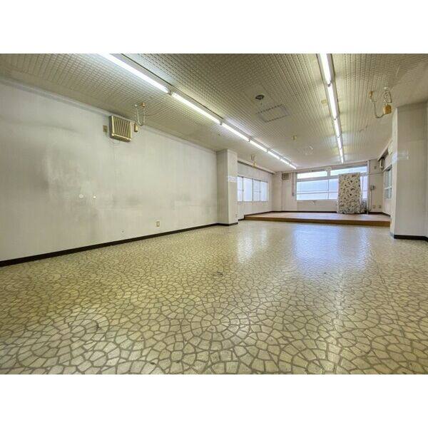 ヴィアーレドアーズ(旧マコビスビル) 写真1