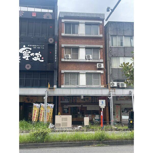 エッセンサンラクビル 号室