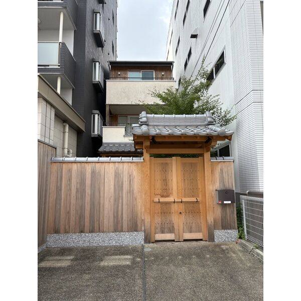 東区泉三丁目　店舗付戸建 号室