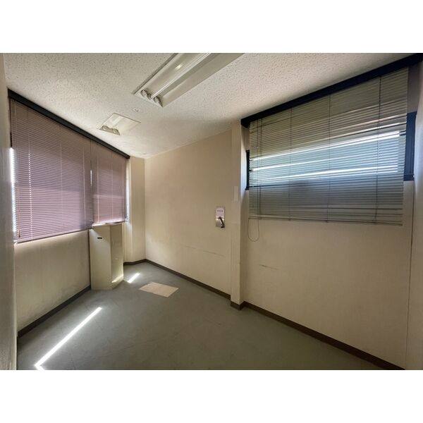 イーストウイング 写真1