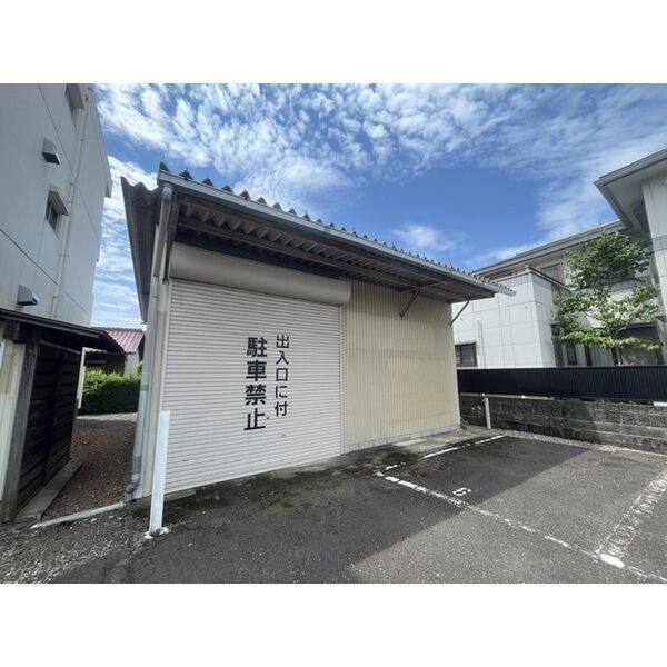 西改田松の木倉庫