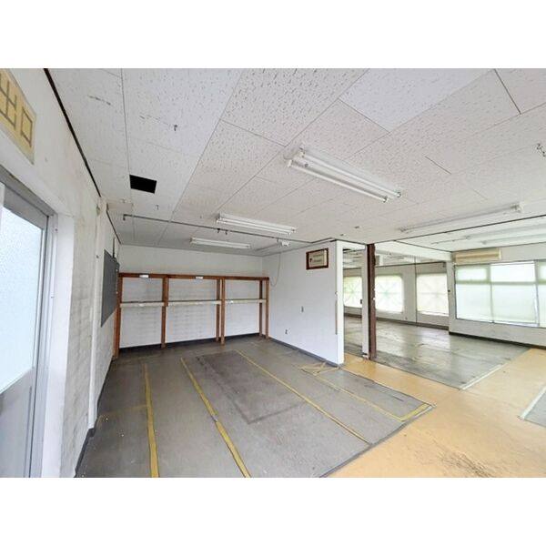 四日市市鹿間町 店舗 写真1