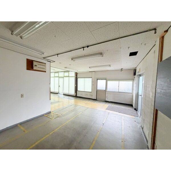四日市市鹿間町 店舗 写真3